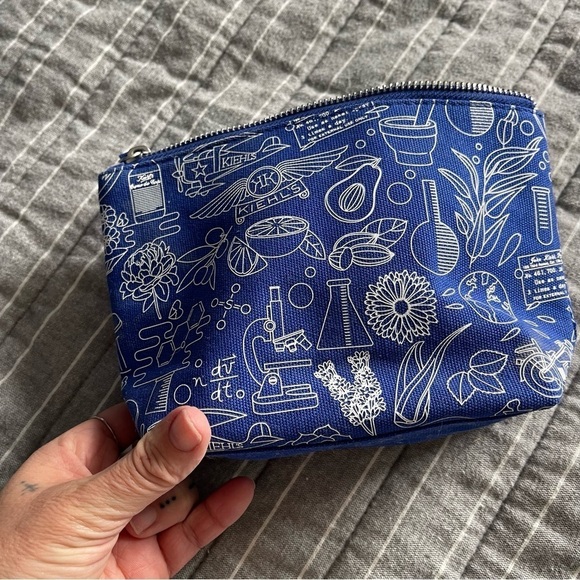 Kiehls Makeup Bag - Picture 2 of 3